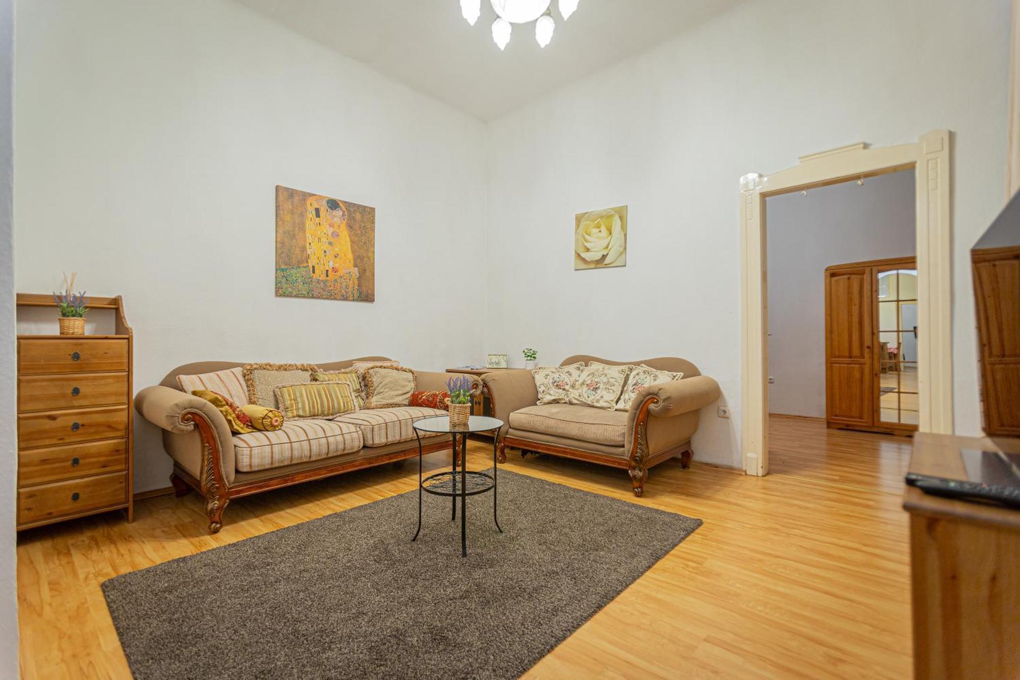 Jackquaters Silver Budapest Luaran gambar