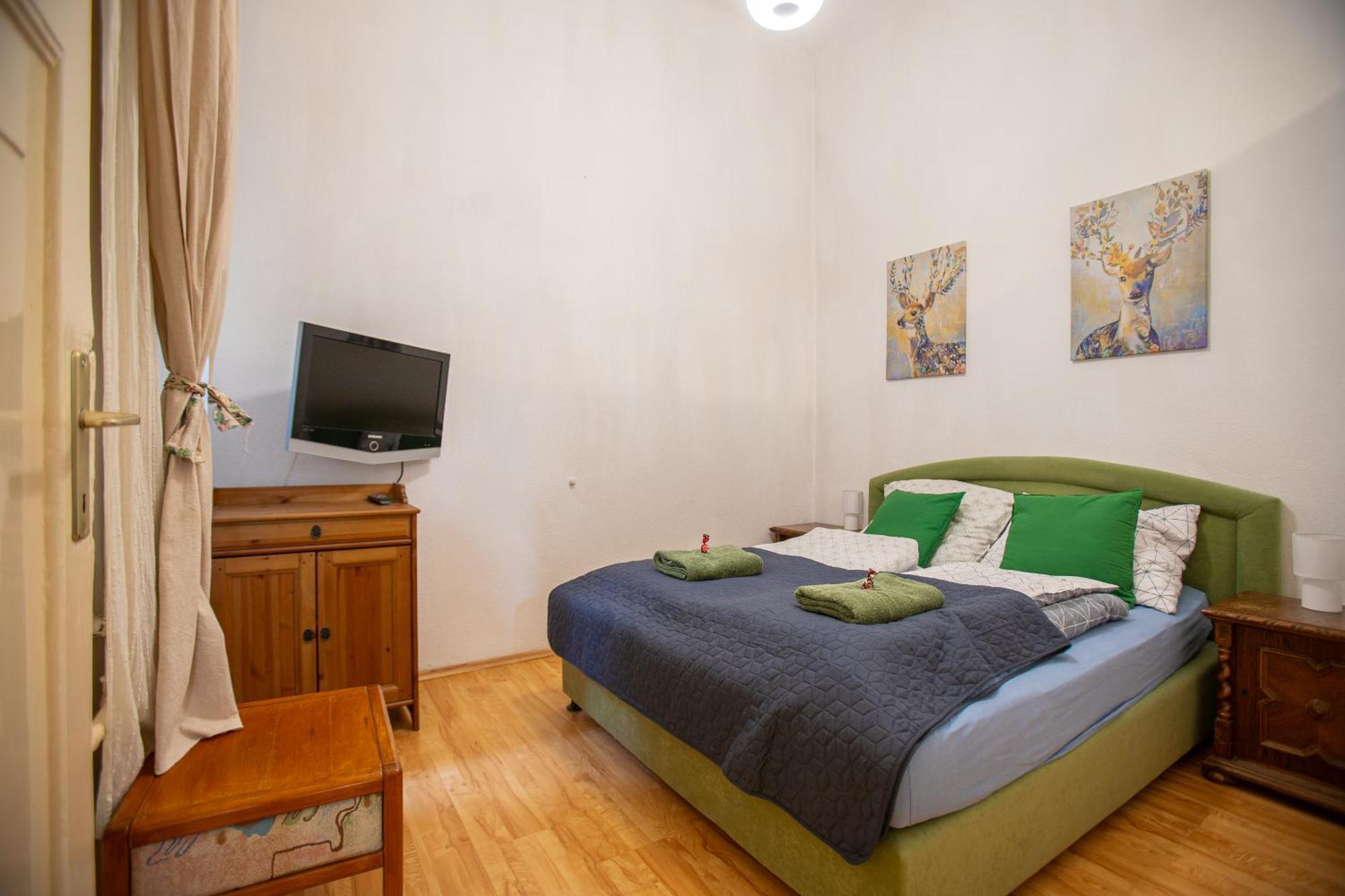 Jackquaters Silver Budapest Luaran gambar